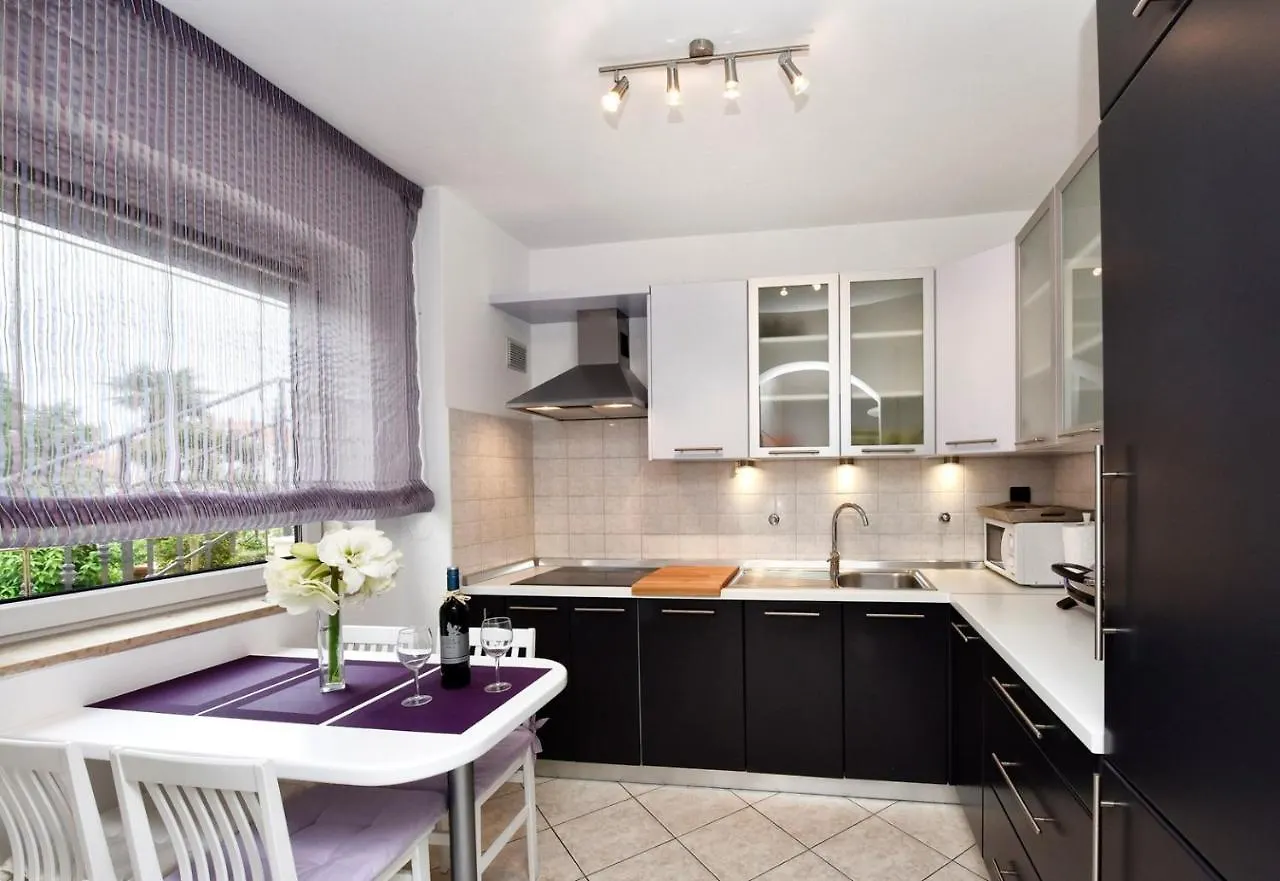 Apartments Lavizatic Πόρετς Κροατία