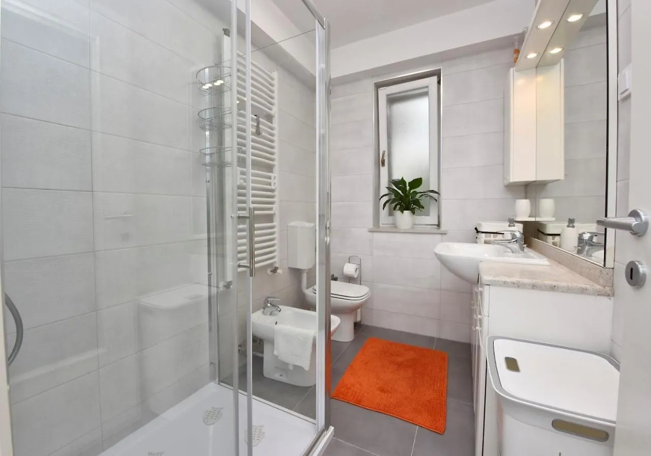 Apartments Lavizatic Πόρετς