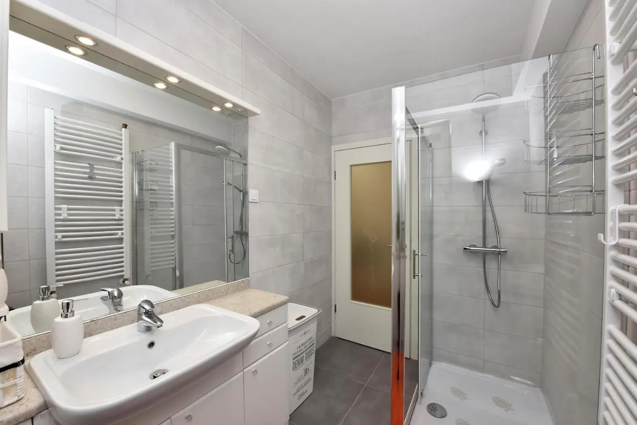 Apartments Lavizatic Πόρετς 3*,  Κροατία