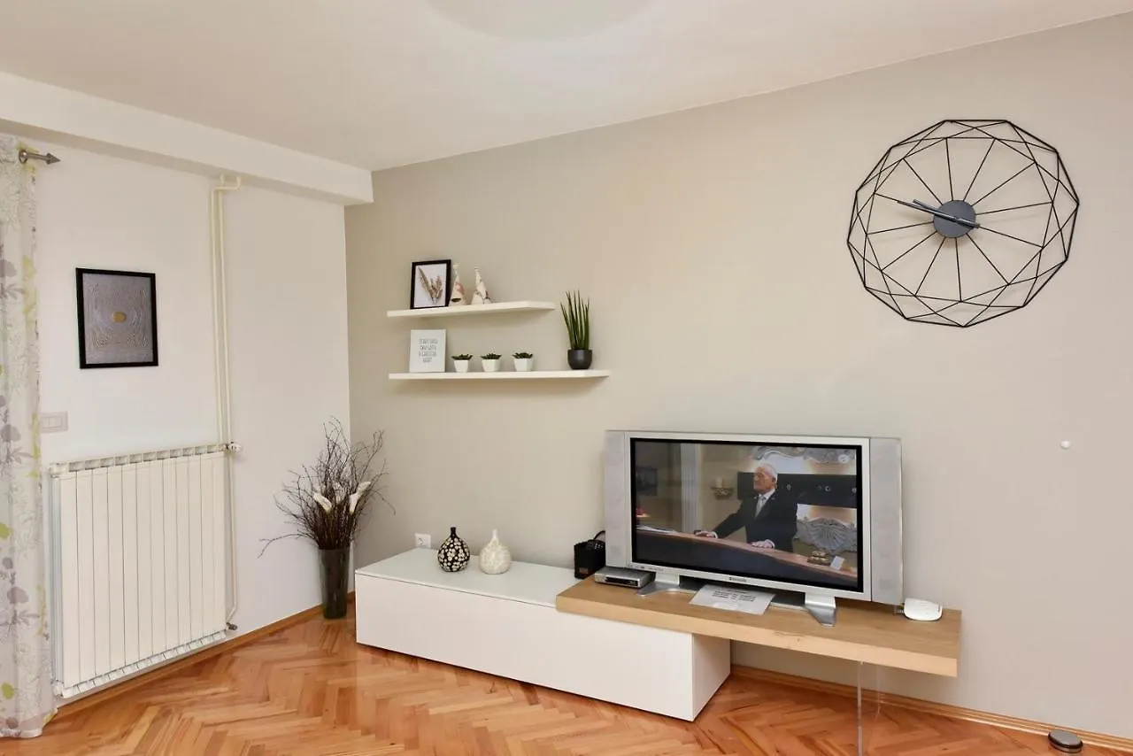 Apartments Lavizatic Πόρετς