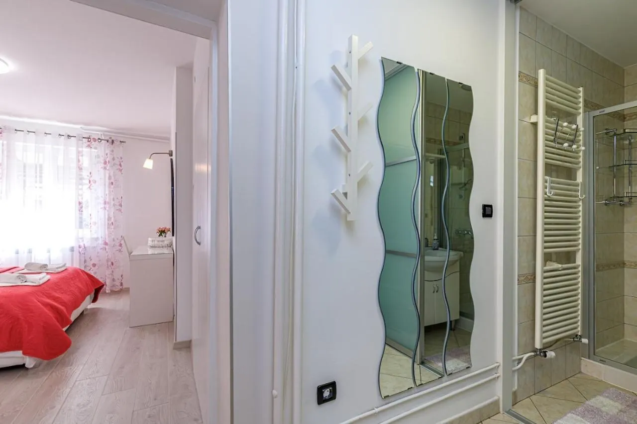 Apartments Lavizatic Πόρετς Κροατία