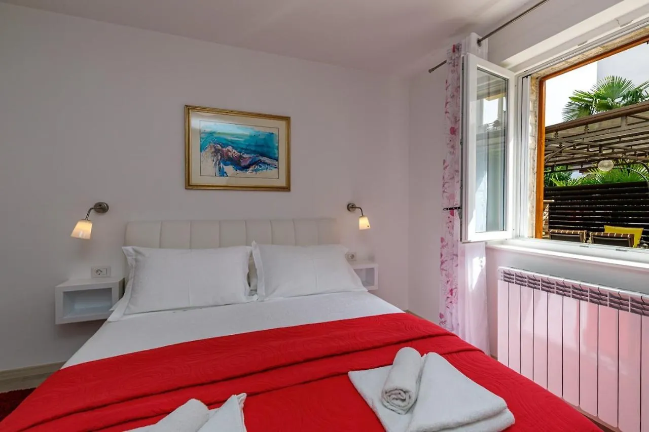 Apartments Lavizatic Πόρετς Κροατία