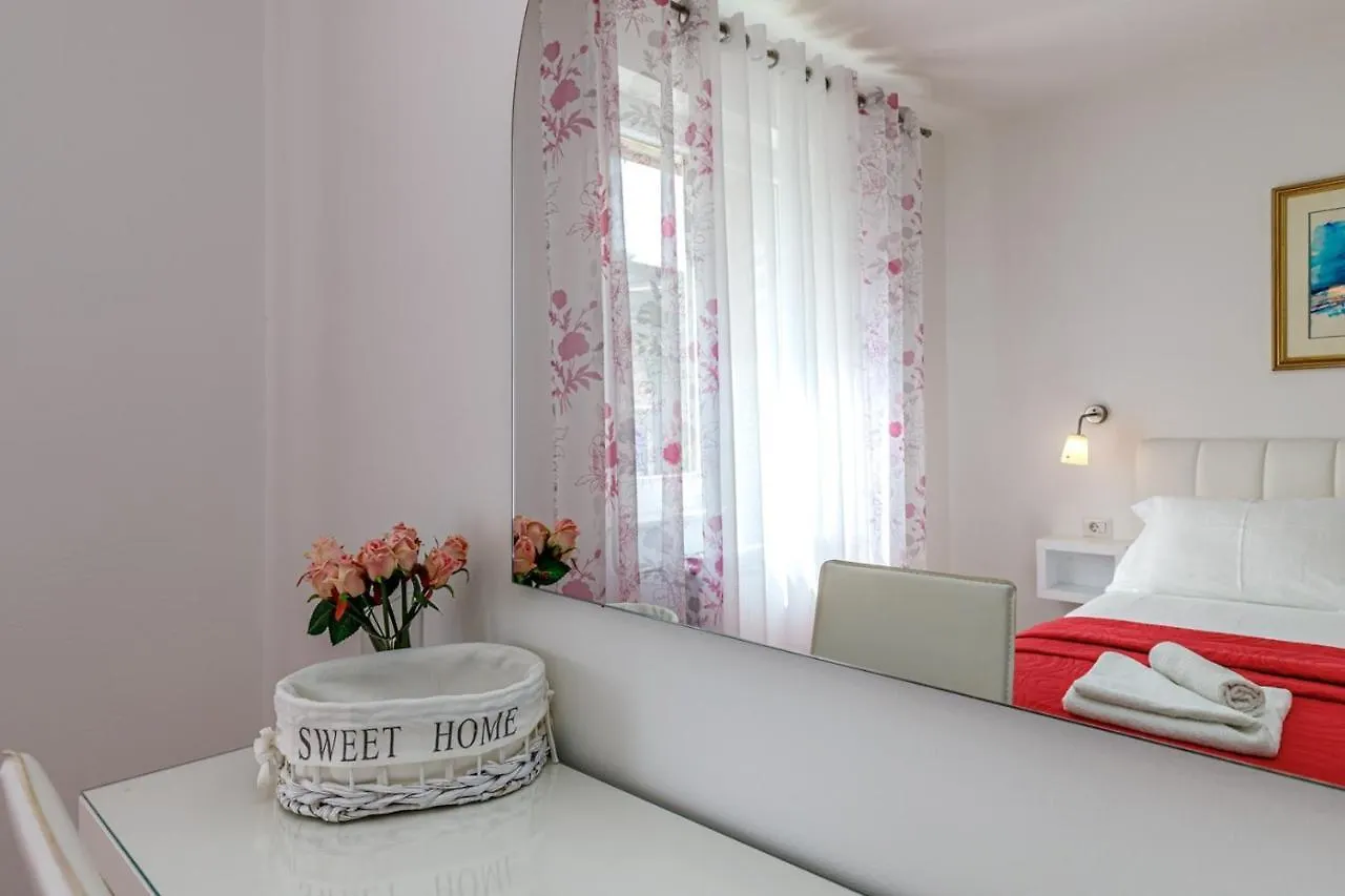 Apartments Lavizatic Πόρετς