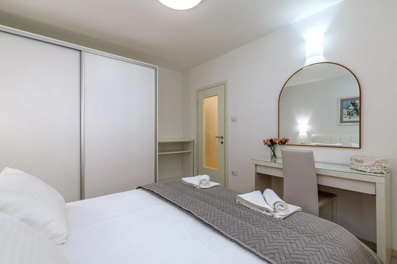 Apartments Lavizatic Πόρετς