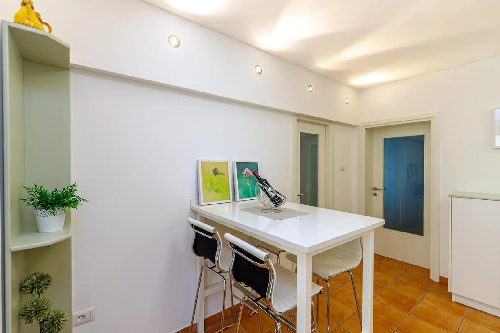 Apartments Lavizatic Πόρετς 3*,  Κροατία