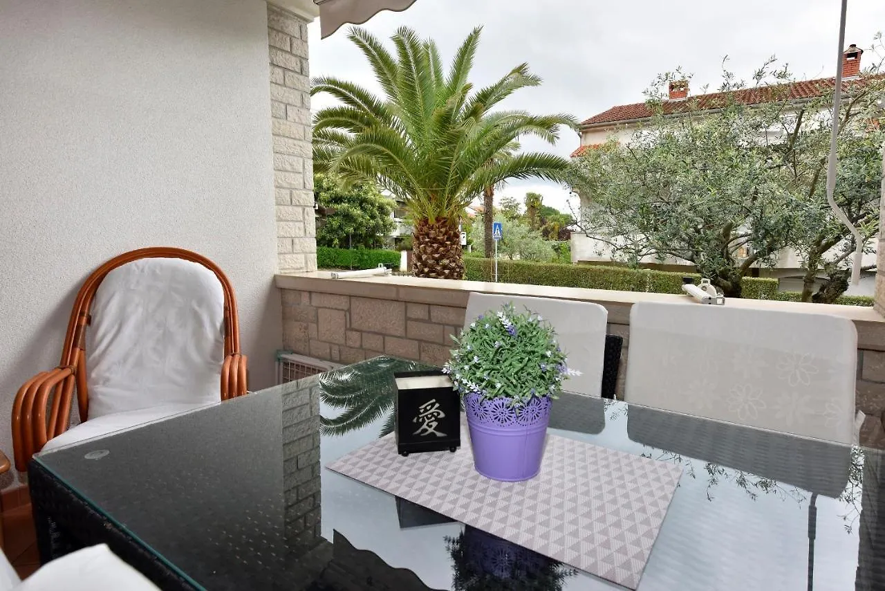 Apartments Lavizatic Πόρετς Πανσιόν